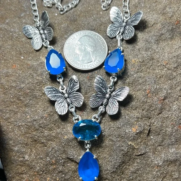 Blue chalcedony & topaz butterfly necklace - Picture 4 of 8
